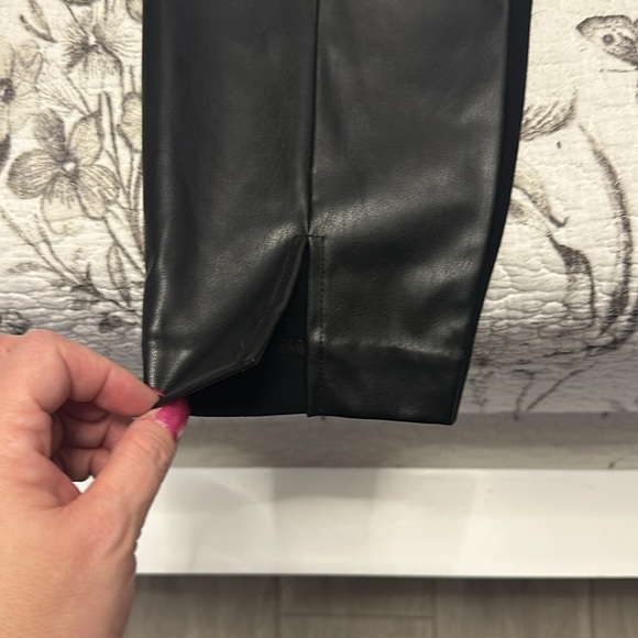 Bar III faux-leather front leggings with vented ankles - Picture 4 of 9